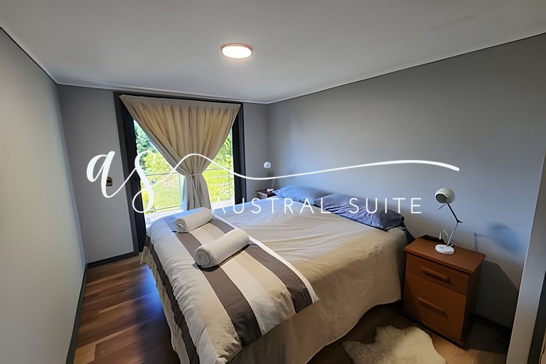 Spectacular lakeside house