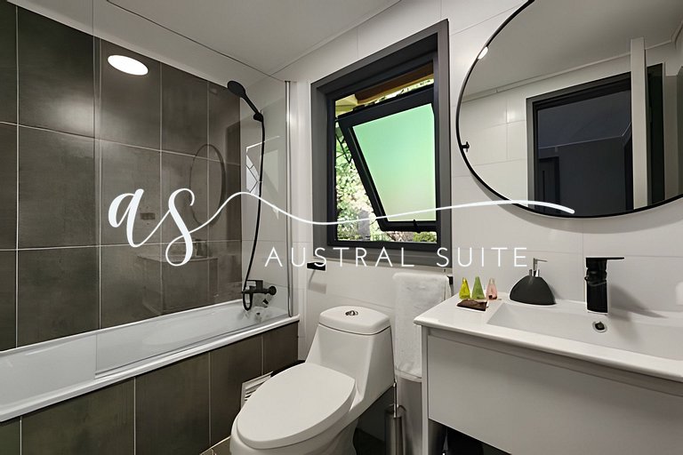 Spectacular lakeside house