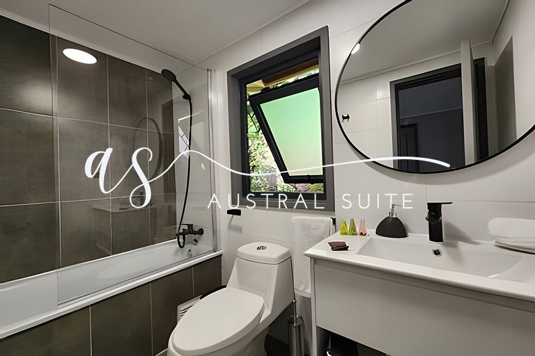 Spectacular lakeside house