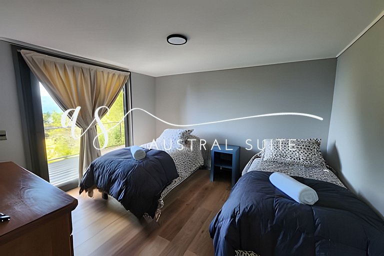 Spectacular lakeside house