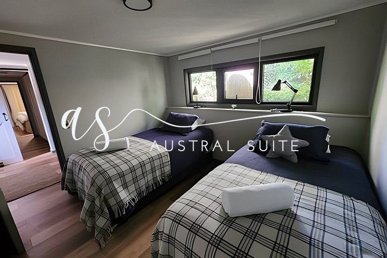 Spectacular lakeside house