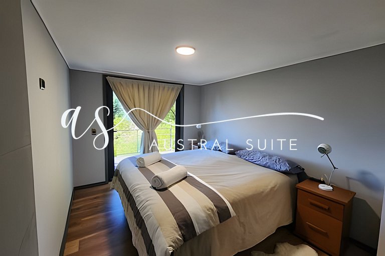 Spectacular lakeside house