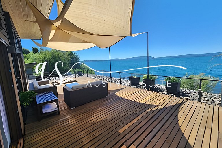 Casas à beira do lago, campo de padel