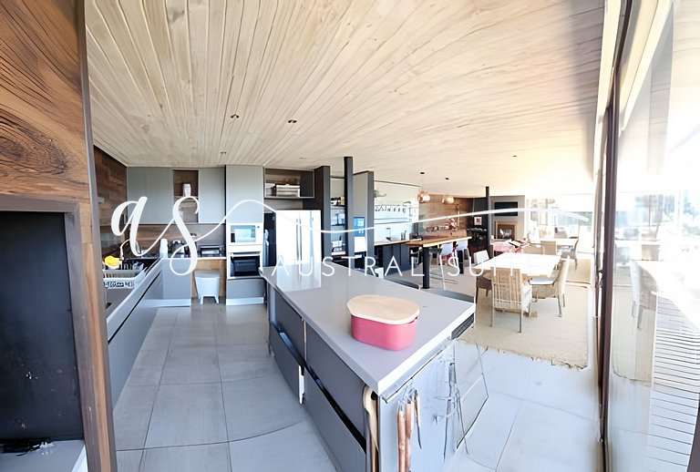 Casas à beira do lago, campo de padel