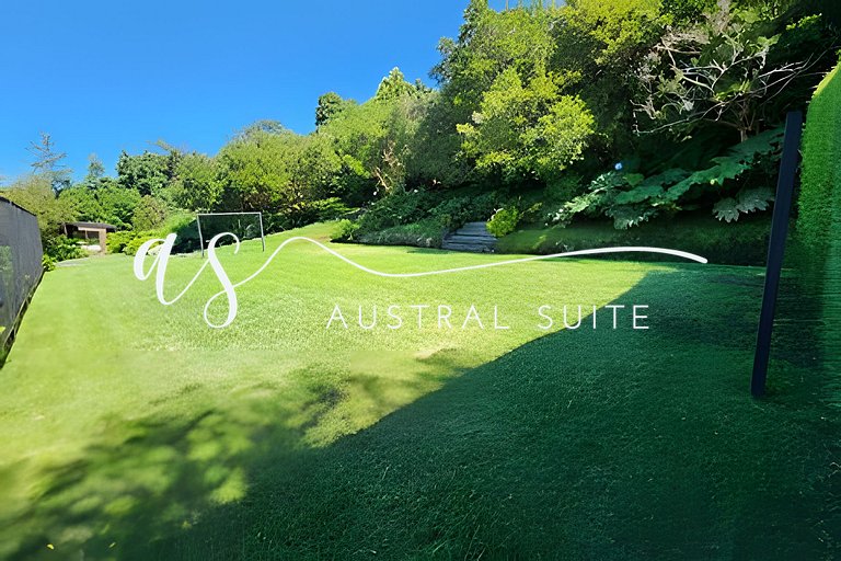 Casas à beira do lago, campo de padel