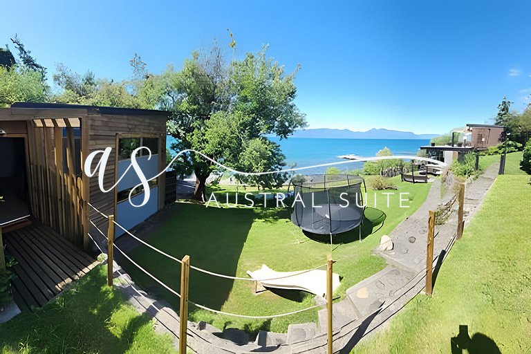 Casas à beira do lago, campo de padel