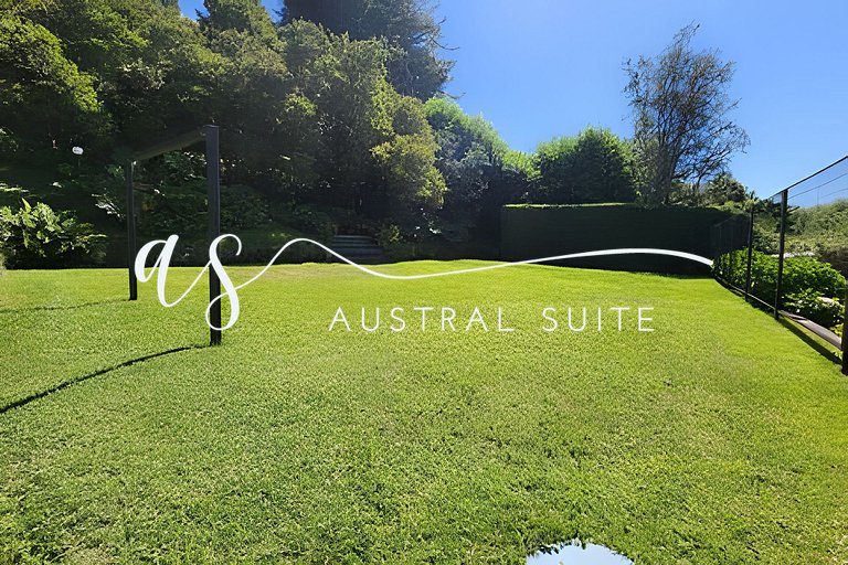 Casas à beira do lago, campo de padel