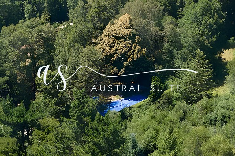 Casas à beira do lago, campo de padel